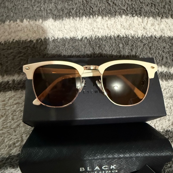 NEW IN BOX BLACK BY PRIVE REVAUX POLARIZED 
“THE HEADLINER” 
51-20-145 - Picture 3 of 10